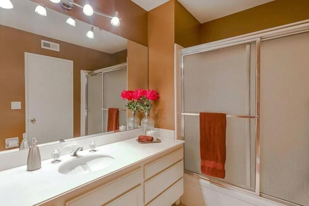 Private Country Club Condo On Awesome Golf Course! Palm Desert Bagian luar foto