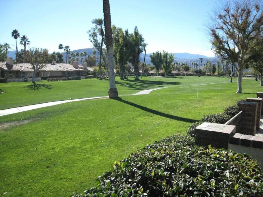 Private Country Club Condo On Awesome Golf Course! Palm Desert Bagian luar foto