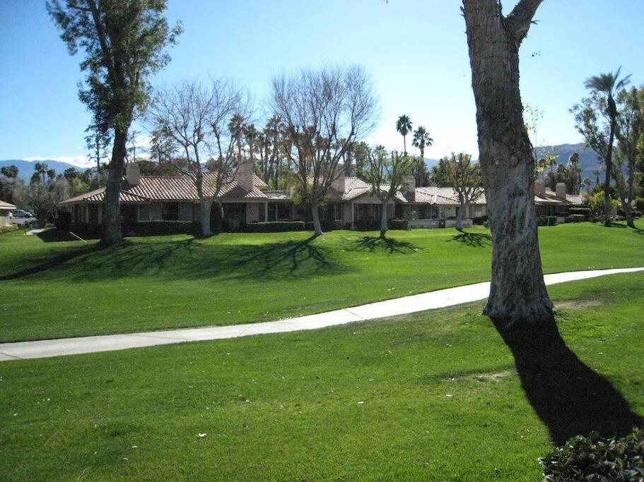 Private Country Club Condo On Awesome Golf Course! Palm Desert Bagian luar foto